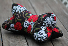 Laden Sie das Bild in den Galerie-Viewer, Leseknochen Skull