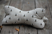 Laden Sie das Bild in den Galerie-Viewer, Leseknochen Biene