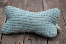 Laden Sie das Bild in den Galerie-Viewer, Leseknochen Hummel weich