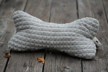 Laden Sie das Bild in den Galerie-Viewer, Leseknochen Biene weich