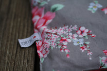 Laden Sie das Bild in den Galerie-Viewer, Kirschkernkissen mit Blumen