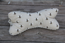 Laden Sie das Bild in den Galerie-Viewer, Leseknochen Biene weich