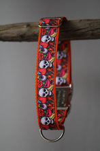Laden Sie das Bild in den Galerie-Viewer, Hundehalsband Skulls orange