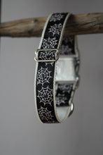 Laden Sie das Bild in den Galerie-Viewer, Hundehalsband Spiderweb