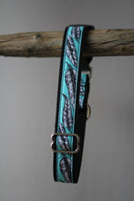 Laden Sie das Bild in den Galerie-Viewer, Hundehalsband Feathers türkis