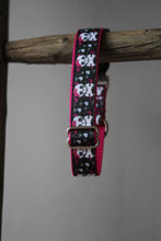 Laden Sie das Bild in den Galerie-Viewer, Hundehalsband Ladyskull schwarz pink