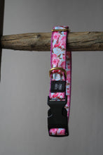 Laden Sie das Bild in den Galerie-Viewer, Hundehalsband Birds Roses